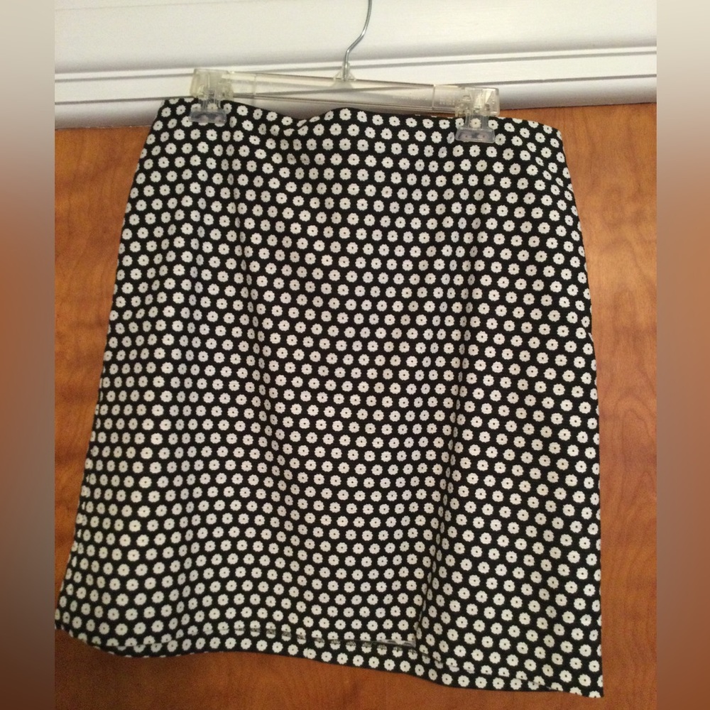 Ann Taylor Factory womens lined skirt size 12 black & white
